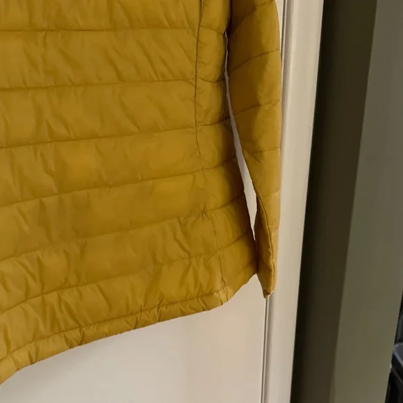 Amazon Essentials Light Yellow Quilted Jacket - Picture 9 of 11